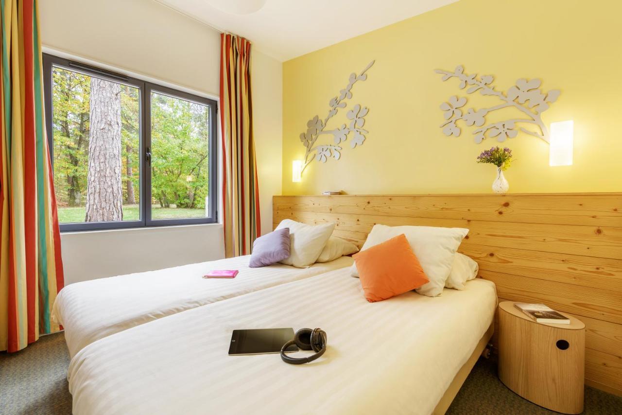 Center Parcs Les Hauts De Bruyeres Chaumont-sur-Tharonne Exterior foto